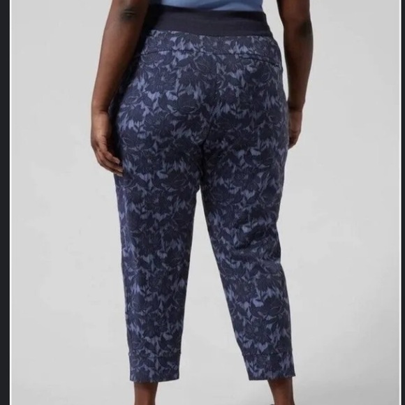 Athleta Blue Floral Print Trekkie North HighRise QuickDry UPF50+ Joggers NWOT 18 - Picture 4 of 16
